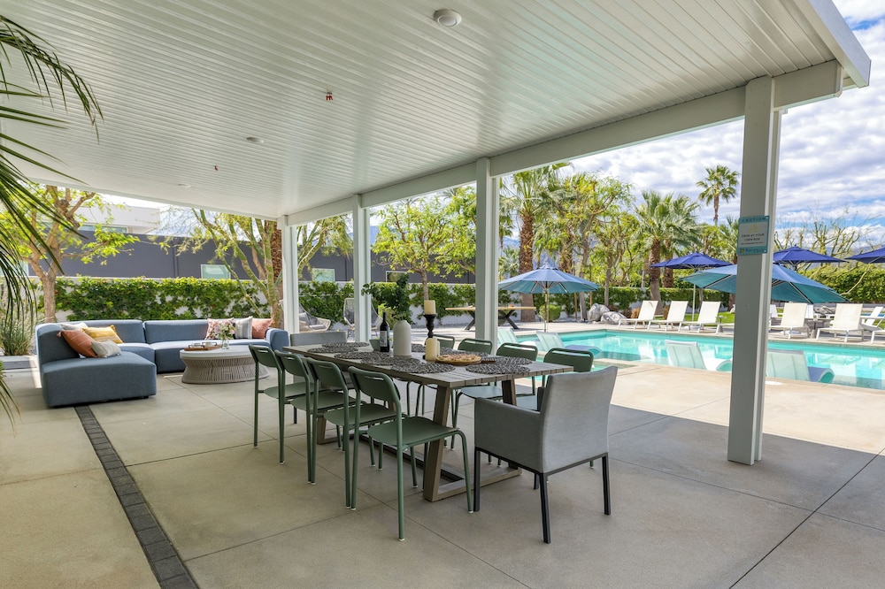 The Polo Villas by AvantStay – Modern Oasis Near Empire Polo Club