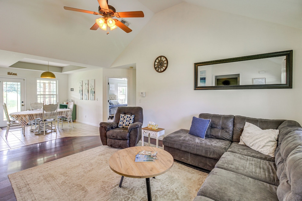 13 Mi to Chattanooga: Family Home w/ Backyard!