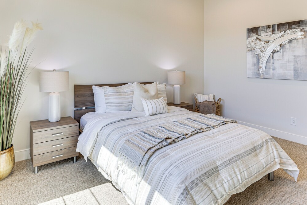 Near Golf - Gem w/ Funished Patio in Chandler!
