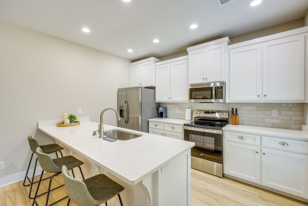 Near 17 Springs Sports Complex: Millbrook Duplex!