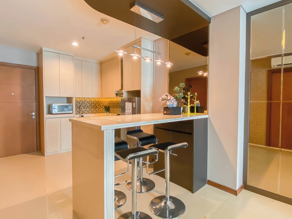 Modern And Spacious 2Br Apartment Green Bay Condominium