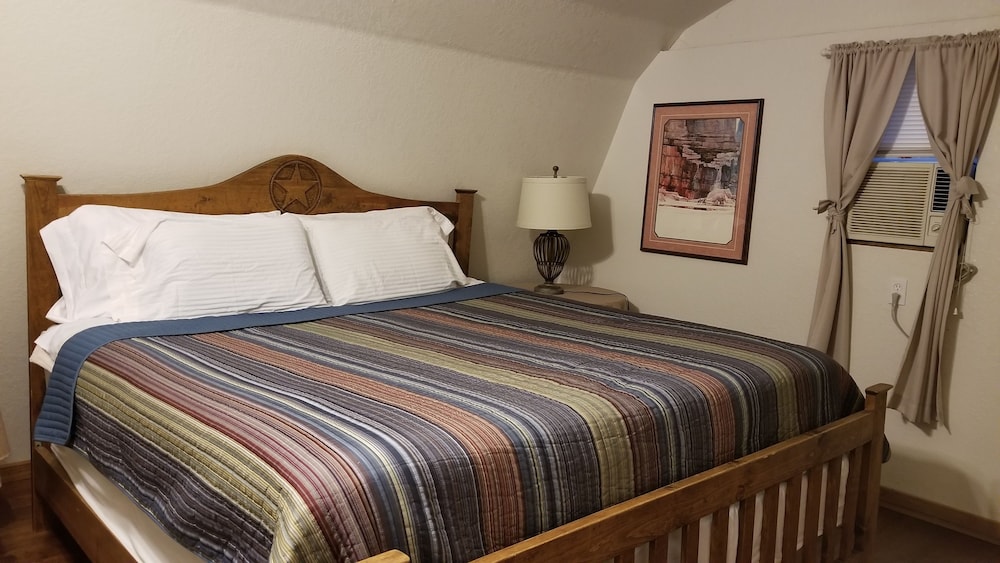 Mendelbaum Winery Guest Cabins