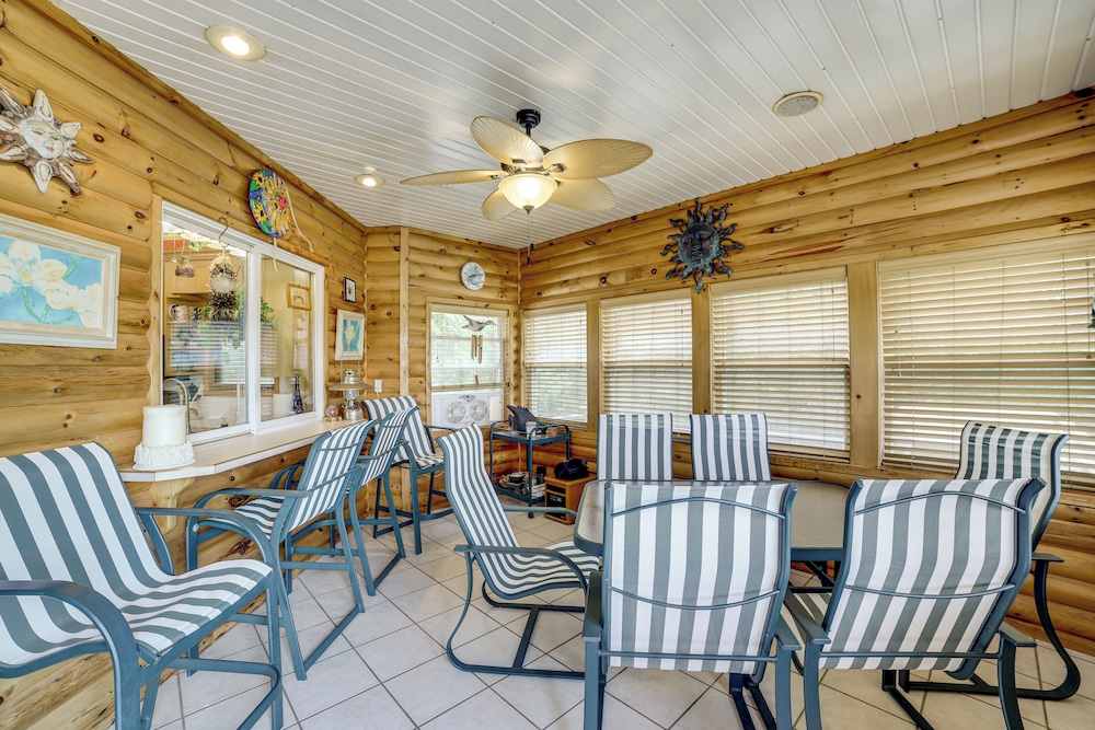 Decks & Views: Spacious Cabin Near Table Rock Lake