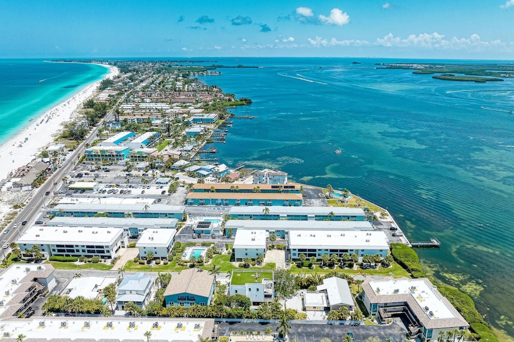 Anna Maria Island Beach Sands 202-private Beach Access-heated Pool