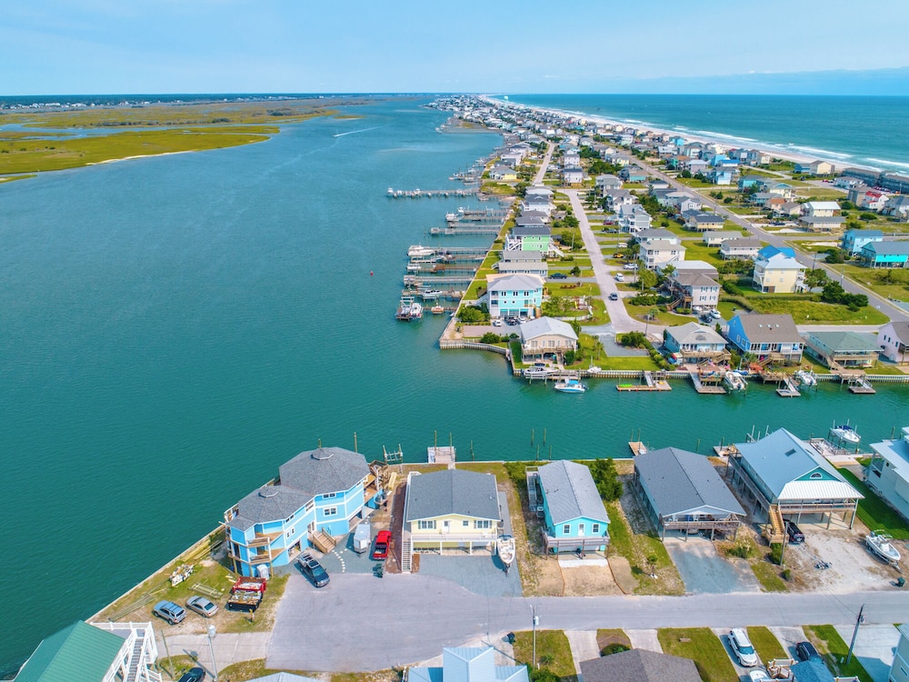 Bear's Den by Topsail Realty