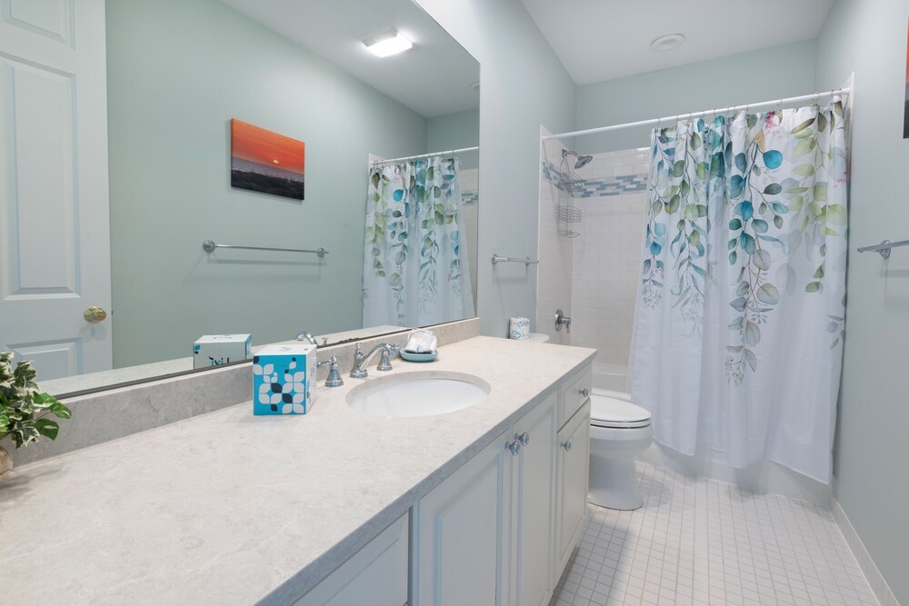 Luxury, Stunning 6 Bedroom Home with Saltwater Pool on the Beach