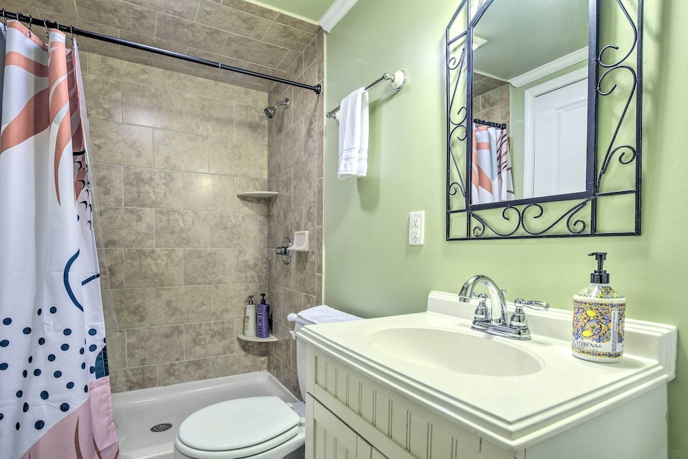 Bright Cary Home With Deck < 15 Mi to Raleigh! - Property Image 3