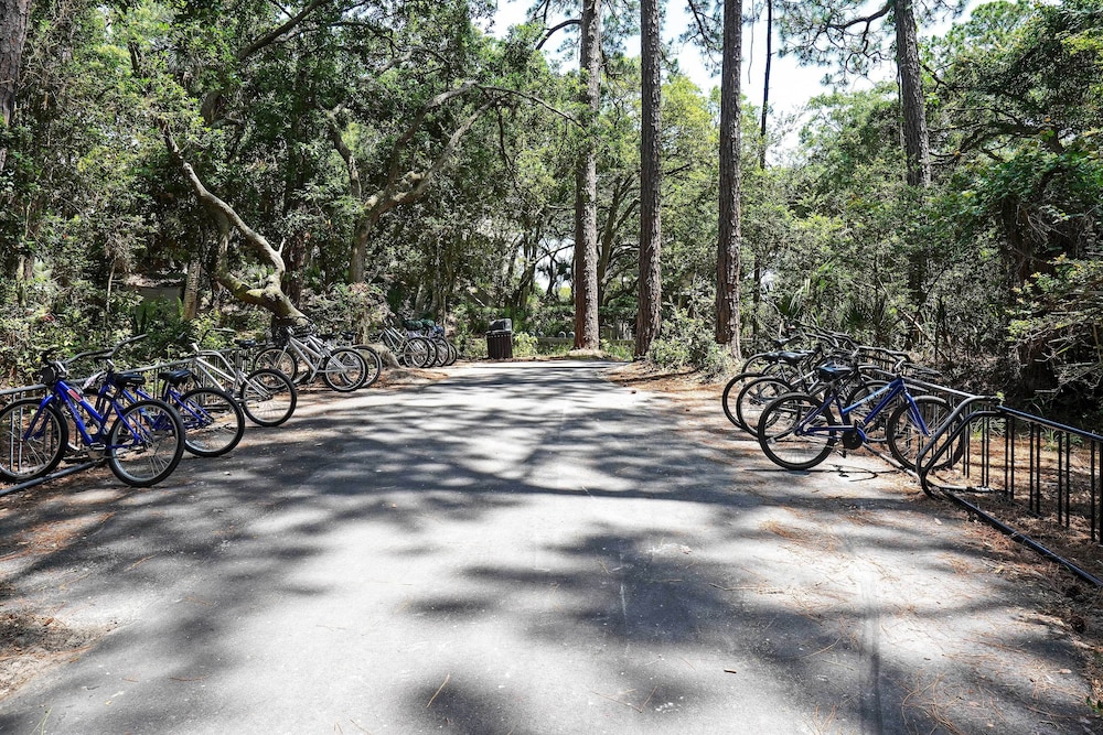 Remodeled Cottage on Sparrow Pond, Walk to Beach! view 5