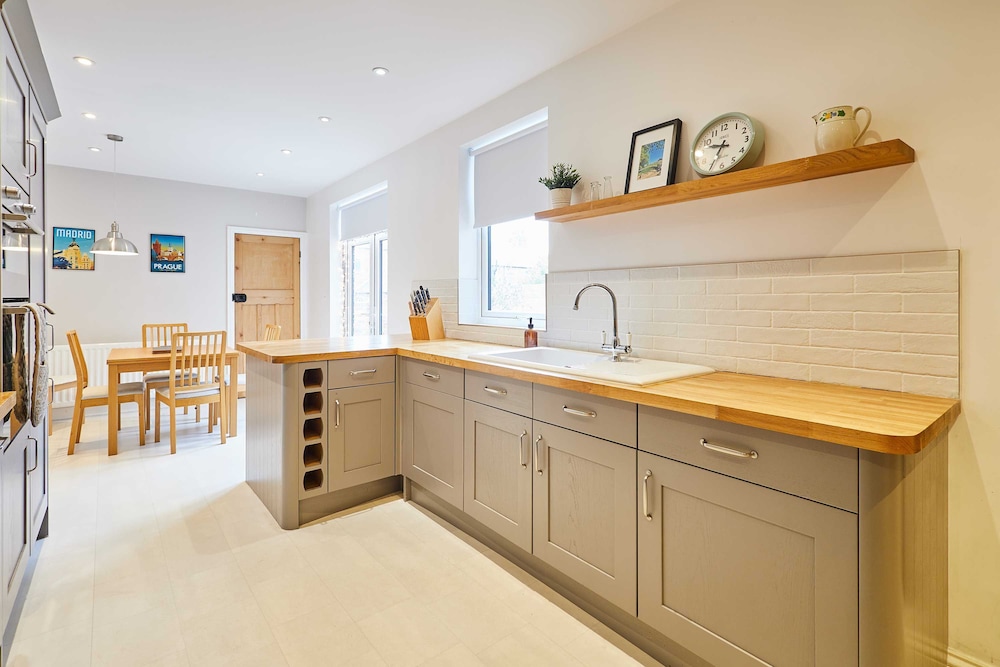 Host Stay Bristol Avenue