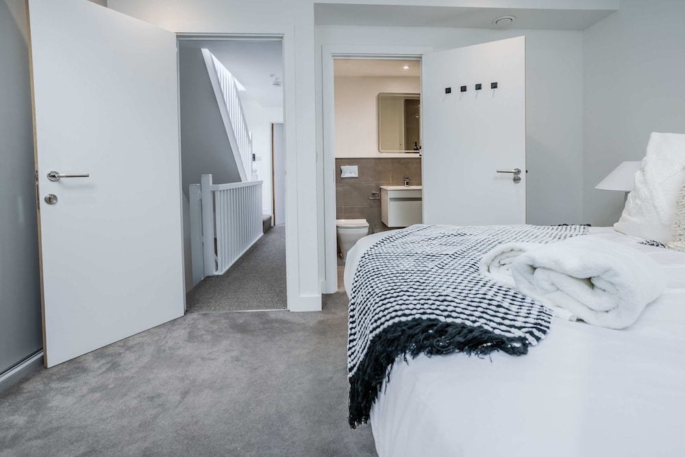 The Hidden Suite - 4BR Townhome Roof Top