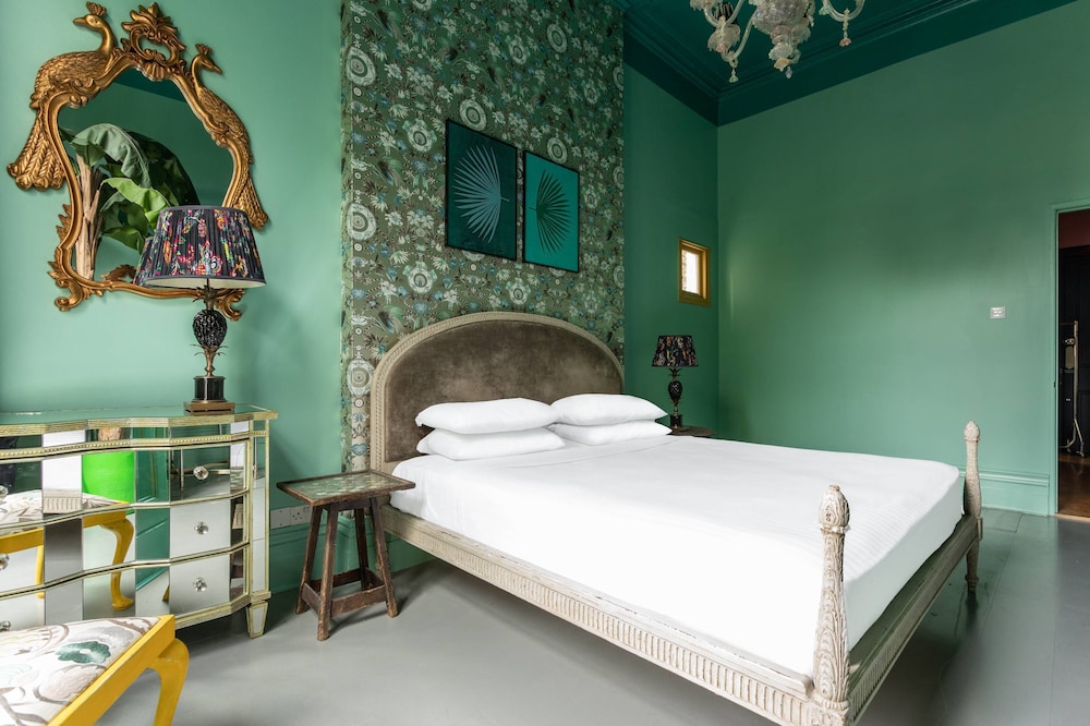 Belsize Park Gardens by Onefinestay