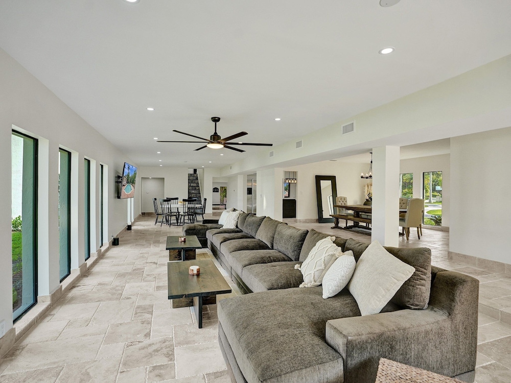 Villa Riverland With Heated Pool On The Water 5 Bedroom Villa
