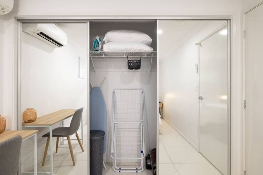 Smart Suites Self Check-in Apartments - 35A Freney