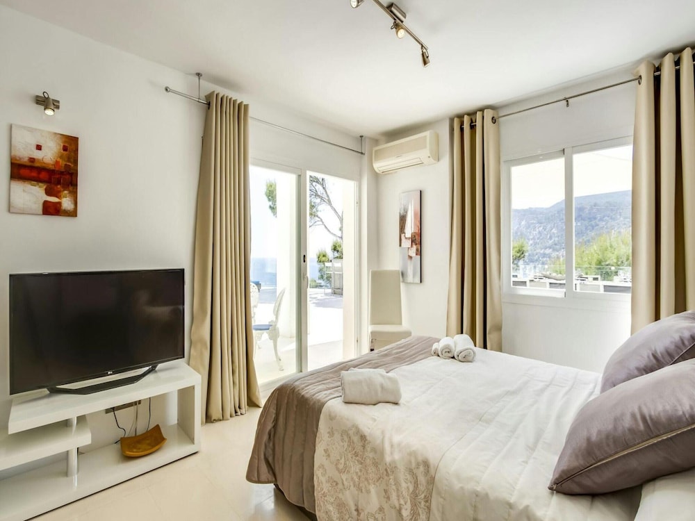 Beautiful Villa With Leisure Activities