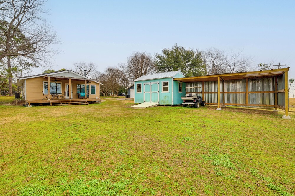Waterfront Lake Tawakoni Home w/ Yard & Fire Pit