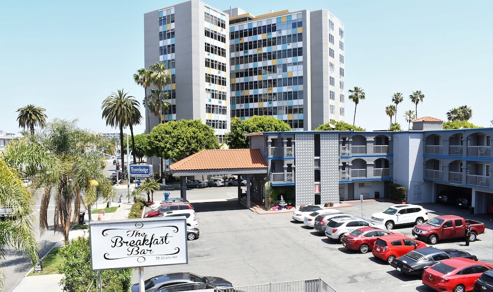 Hotel Travelodge by Wyndham Long Beach Convention Center - Image 1