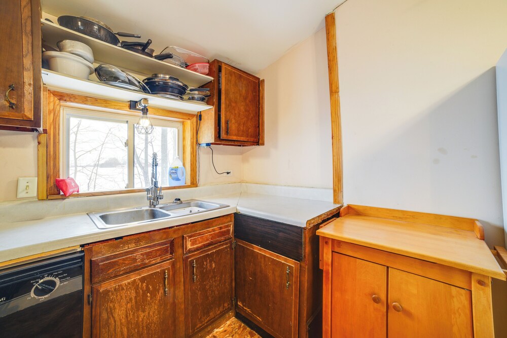 Rustic Apartment w/ Sunset Views in Elkhart!
