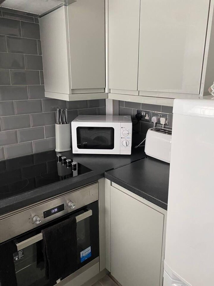 2 Bed House Near Anfield Stadium view 5