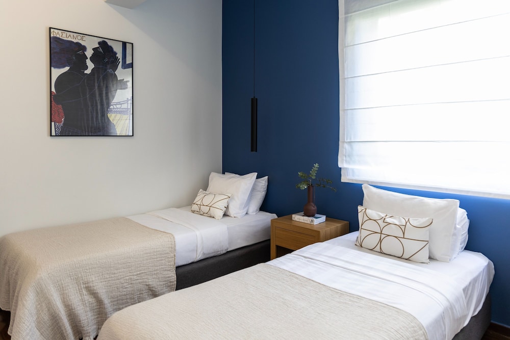 Spacious 3-bedroom Getaway With Balcony in Glyfada