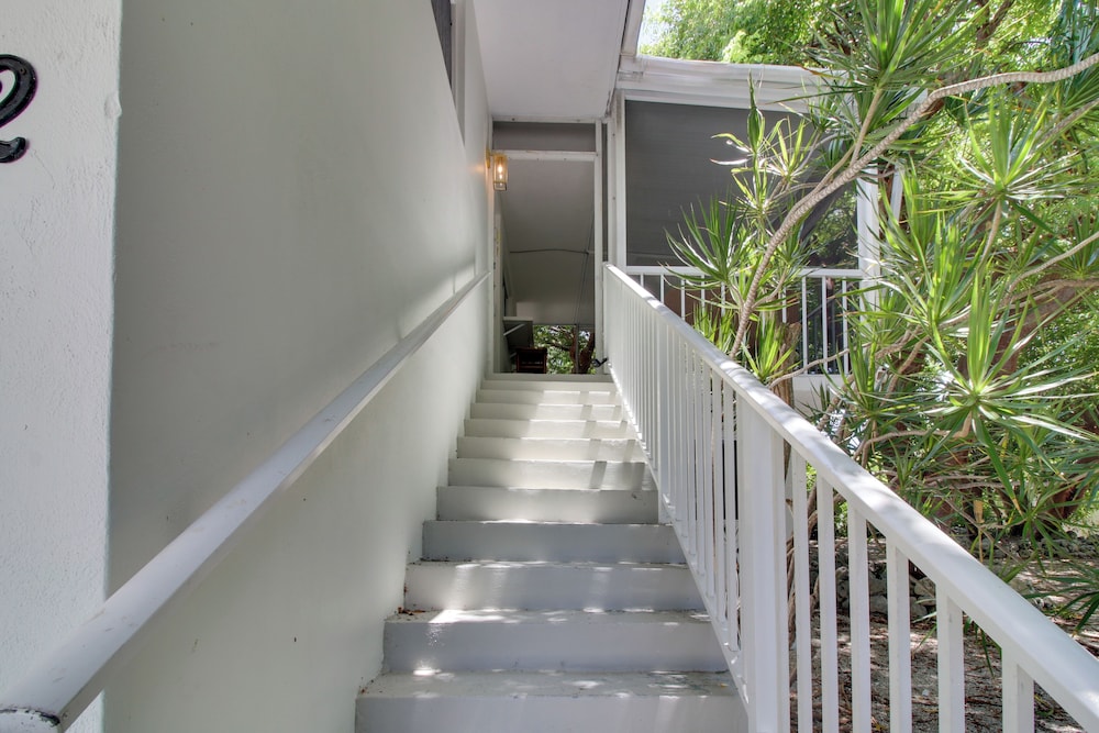 Steps to Gulf: Sleek Top-floor Apt in Tavernier!
