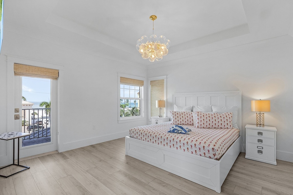673 White Sands Retreat: Bay Views, Pool, Elevator 5 Bedroom Home