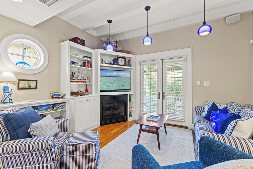 Seabatical! 3BR 2BA Coastal Retreat for 8 Relax, Unwind, and Recharge