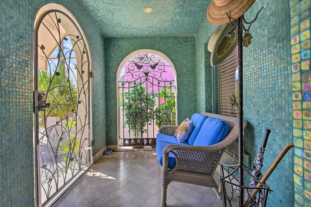 Sarasota Home in Historic District w/ Patio!