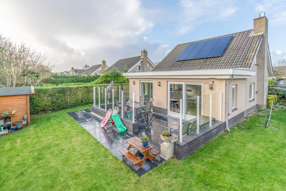 Modernly Furnished Holiday Home for 6 People