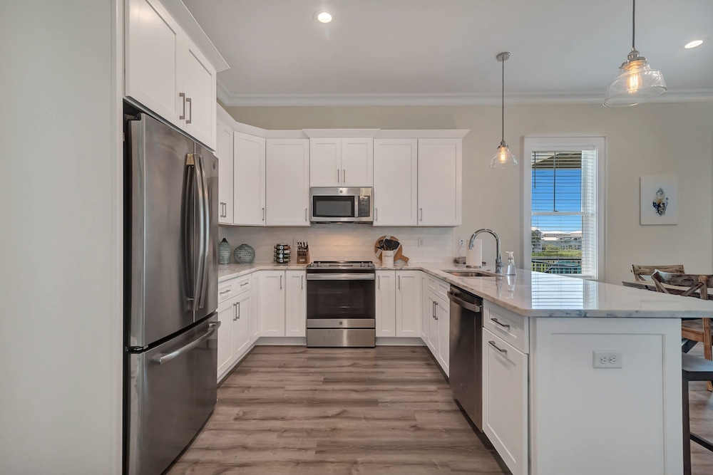 Azure Horizon Beachfront Charm in Gulf Shores