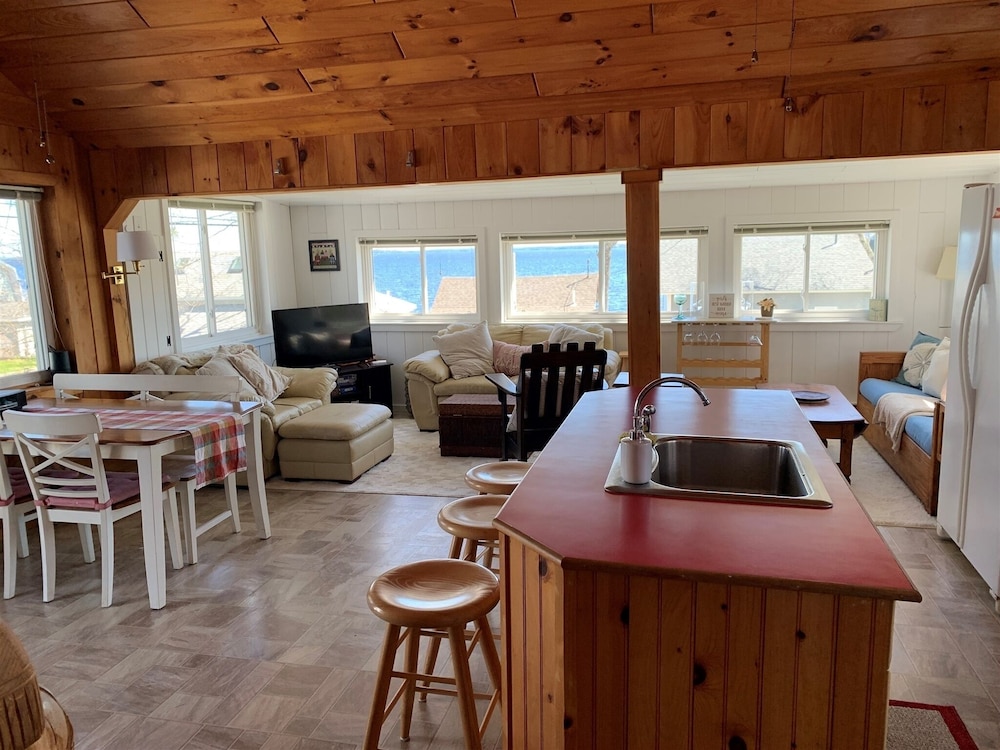 Livin The Dream Limit 6 3 Bedroom Home by RedAwning