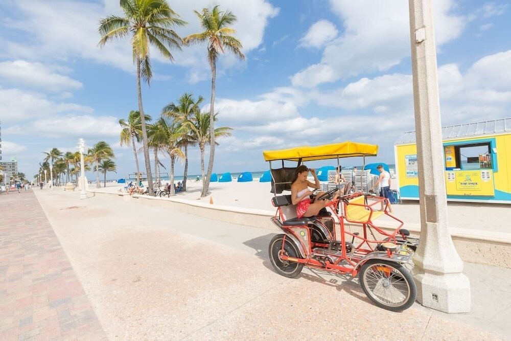 218 Studio Apt Hollywood Beach view 5