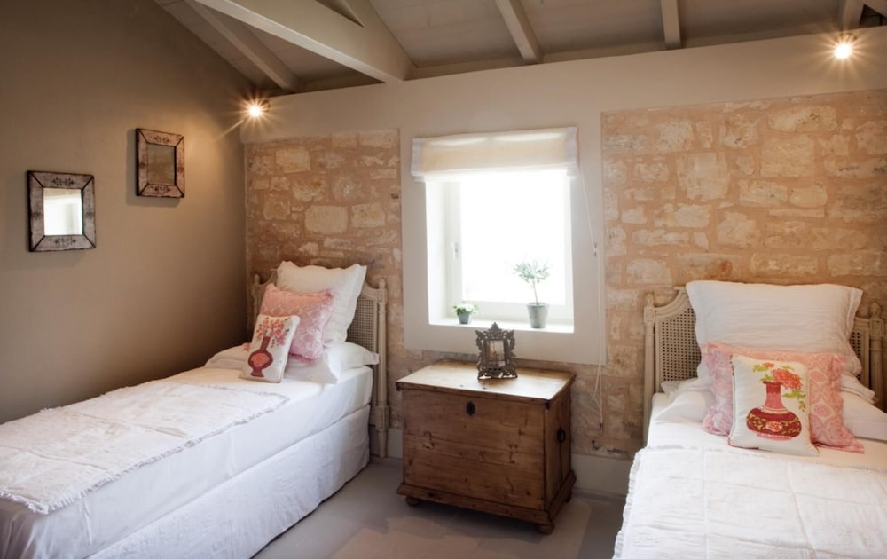 Kallista House - Beautifully Appointed 3 bed Villa view 5