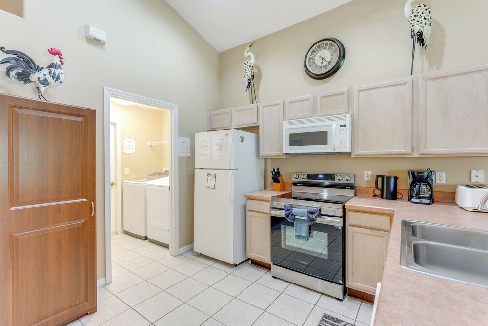 10 Mi to Wdw: Home w/ Themed Rooms, Pool & Lanai