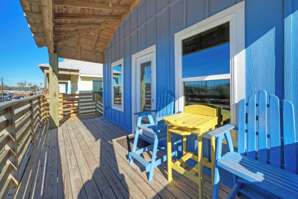 2 Homes, Sleeps 16, Shared Pool+boat Dock Laguna Village Serenity by Avantstay
