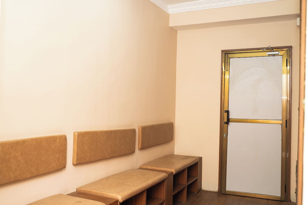 Aarya Wellness & Hostel