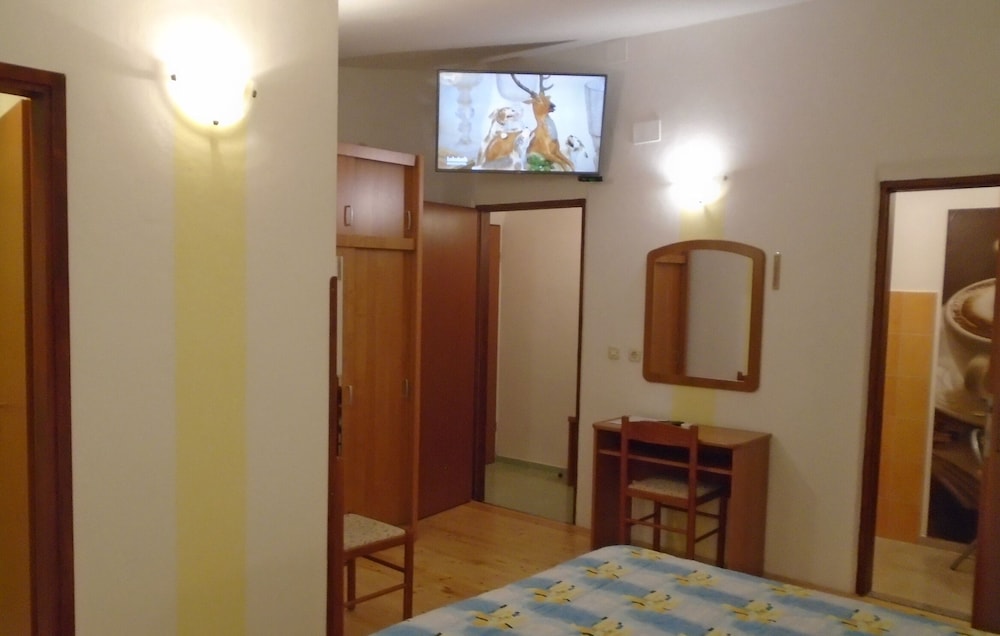 ROOMS MATEA PULA