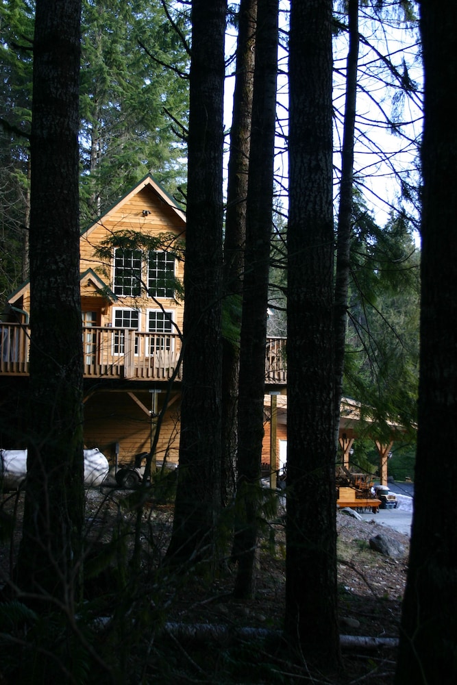 Copper Creek Inn at Mt Rainier