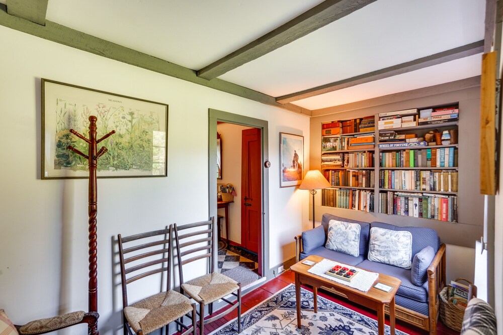 Tranquil 3 BR Stockbridge House w/ Private Deck!