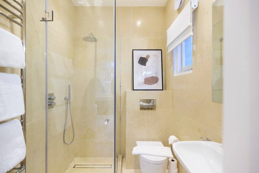 The Belsize Park Place - Charming 6bdr Home With Garden