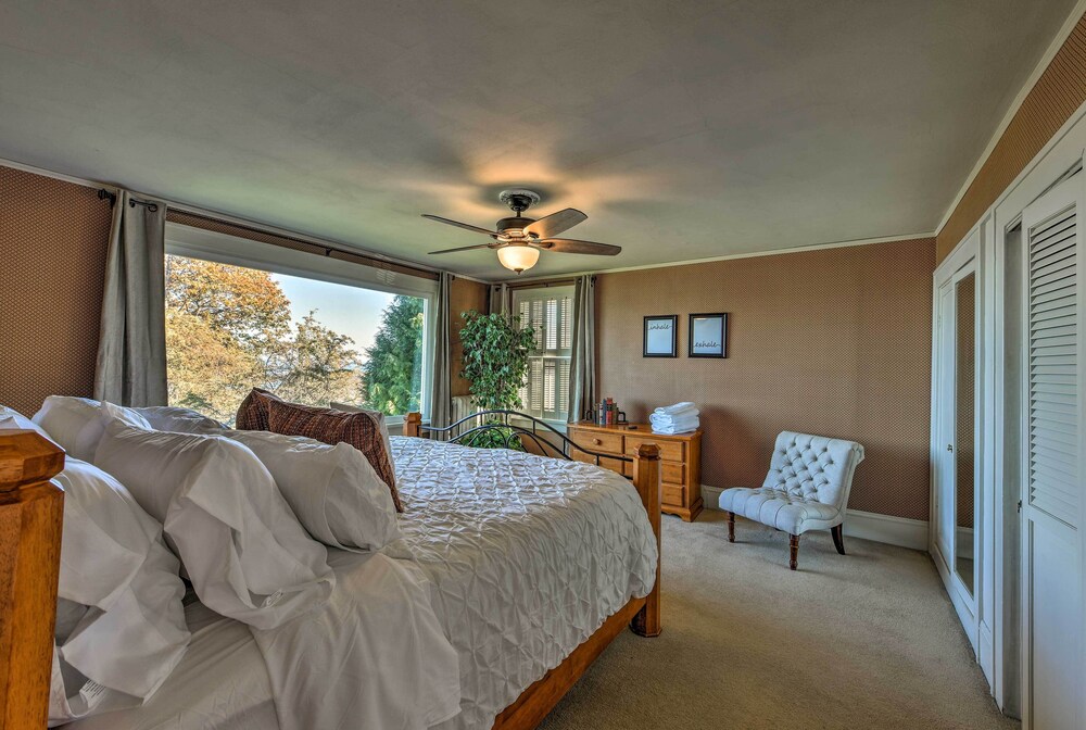 Waterfront Port Angeles Home w/ Harbor Views view 4