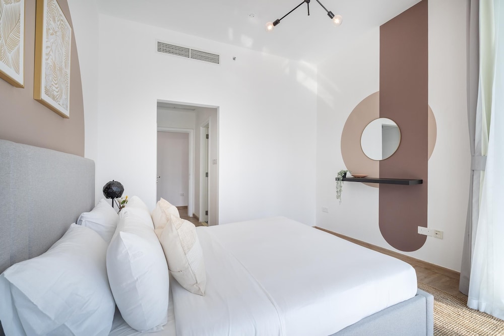 Dubai Marina - Stunning Huge 4 Bedroom Apts Near JBR - Gym - Pool - Parking by Sojo Stay