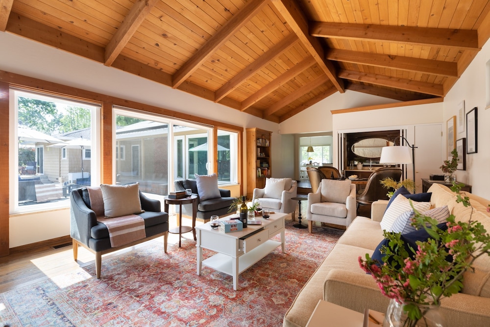 Wildflower by Avantstay Gorgeous Wine Country Home w Pool Bocce Ball Court Huge Yard