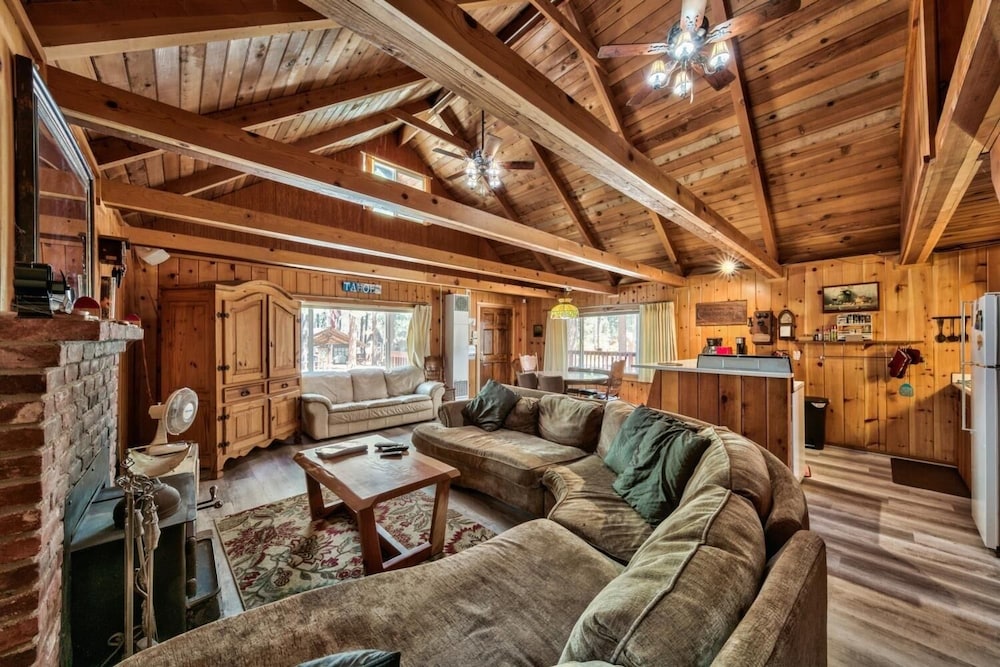 Hank Monk Chalet by RedAwning view 4