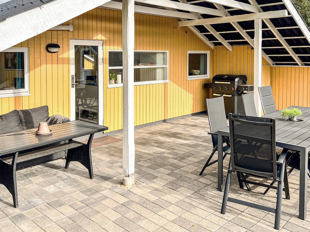 6 Person Holiday Home in Vaeggerlose