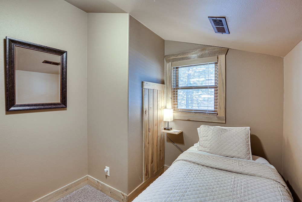 Lead Home w/ Pool Access: 3 Mi to Terry Peak Mtn! view 3