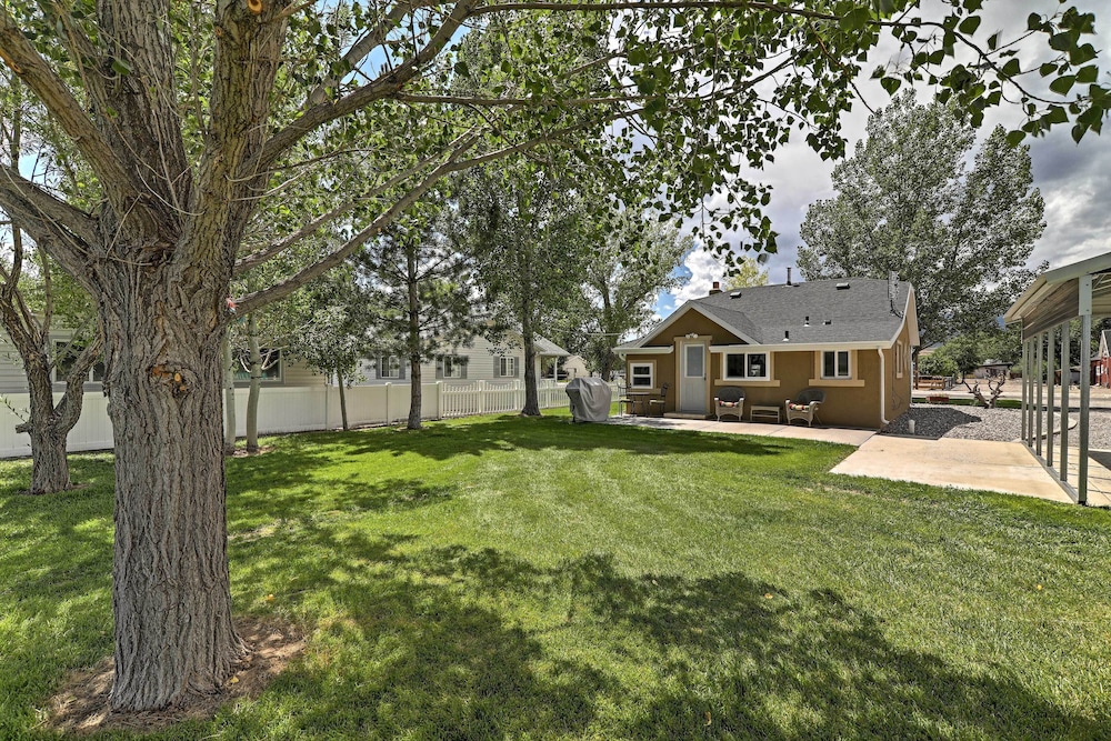 Cozy Farmhouse-style Cottage by Mighty 5 Ntl Parks view 5