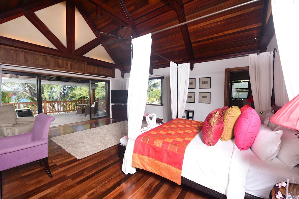 Sankhara Beachfront Villas