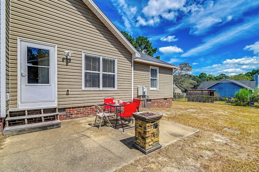 Large Yard, Office Space: Fayetteville Family Home