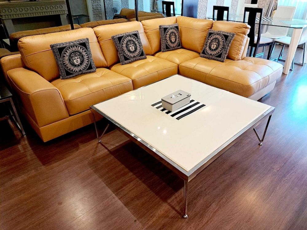 7C - 2 Bedroom Downtown Apartment With Shared Pool