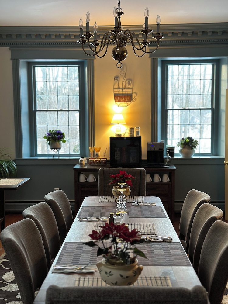 The Ellis Inn